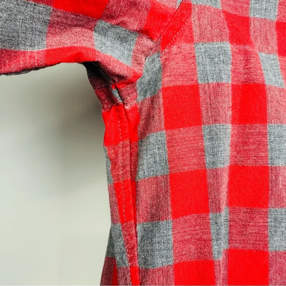 J. Crew Red and Gray Casual Button Down Shirt with Classic Fit Size Medium